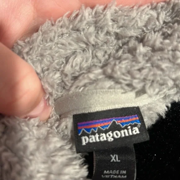 Patagonia Women's Cozy Quarter-Zip Fleece Sweater in Light Taupe - Picture 3 of 3
